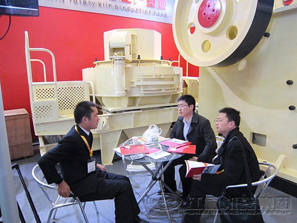 國內(nèi)大型顎式破碎機廠家