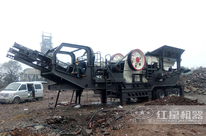 移動顎式破碎機現場