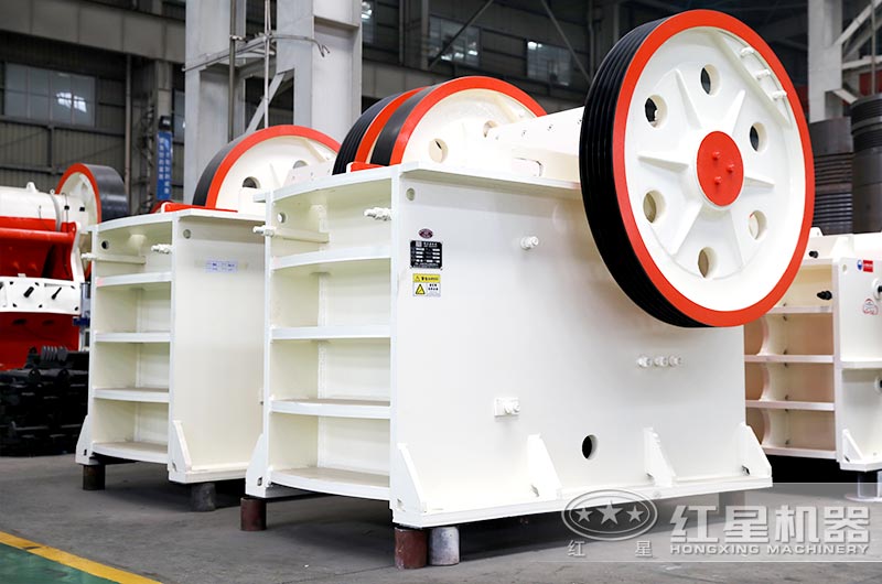 鄂式破碎機現場實拍圖