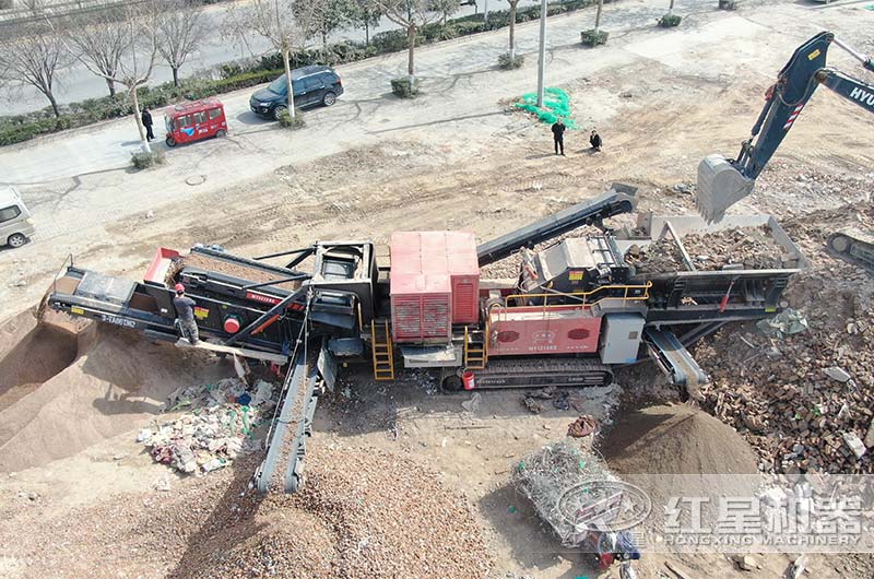 履帶移動反擊破碎站作業現場