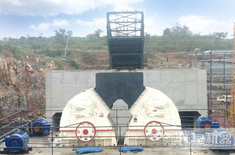 重錘式破碎機(jī)現(xiàn)場