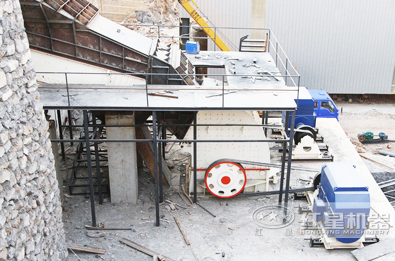 重錘式破碎機工作現場