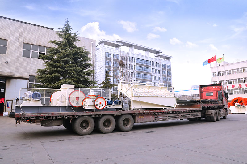 紅星對輥制砂機發貨