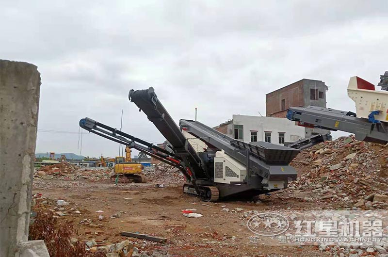 履帶移動破碎站現場二