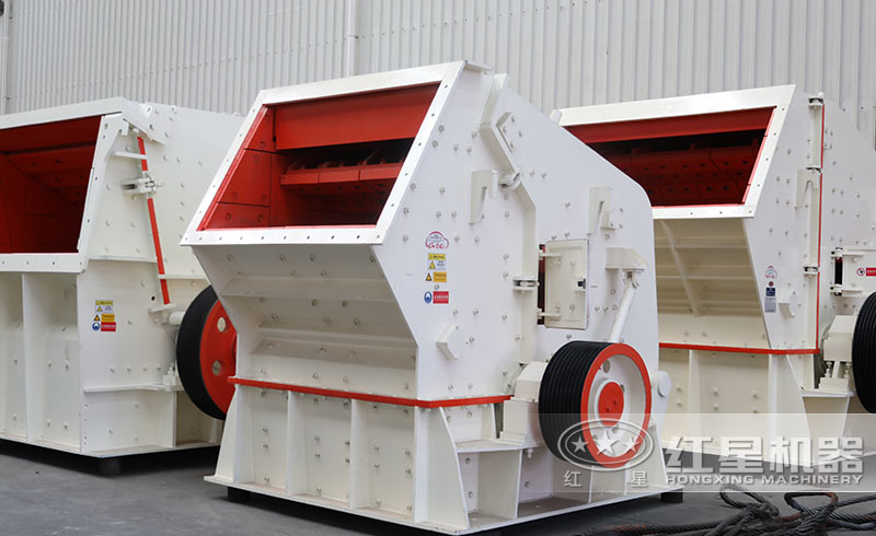 反擊式破碎機(jī)車間實(shí)拍圖