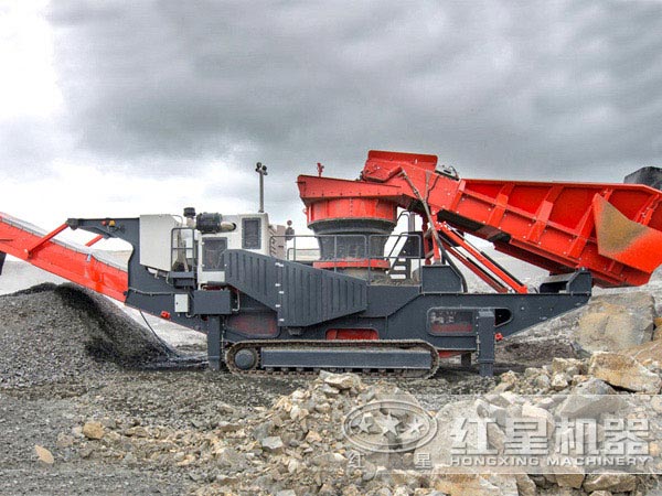 履帶式移動碎石機現場