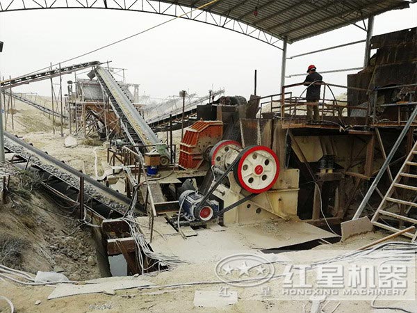 顎式破碎機現場