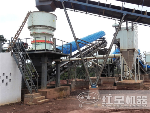 包含圓錐破碎機(jī)的生產(chǎn)線現(xiàn)場(chǎng)圖