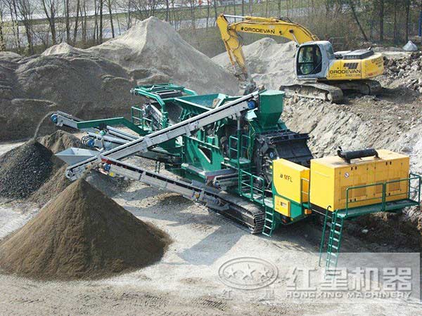 青石移動破碎站生產現場圖