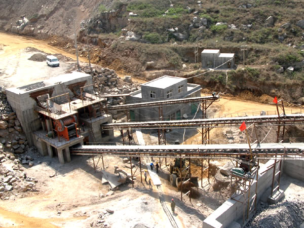 河南洛陽玄武巖破碎現場