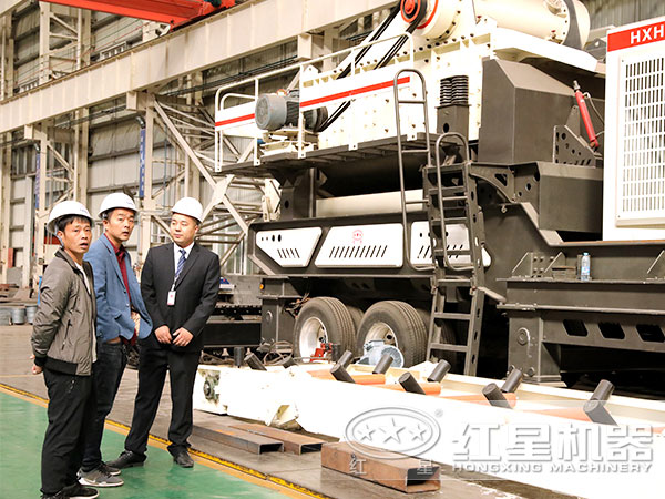 客戶(hù)參觀(guān)紅星機(jī)器生產(chǎn)車(chē)間