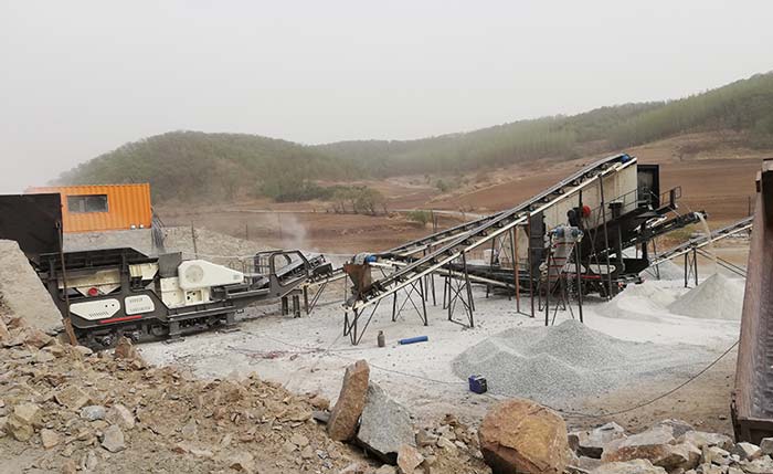 車載式移動碎石機作業現場圖