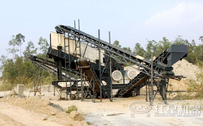 柴油機(jī)動力破碎石子機(jī)作業(yè)現(xiàn)場