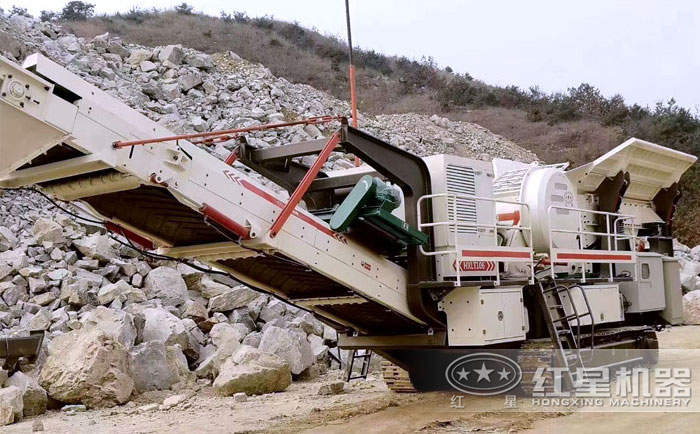履帶移動式破碎機作業現場