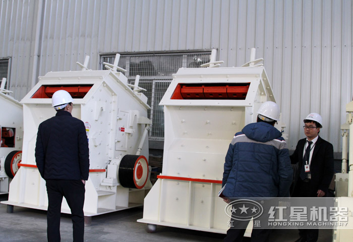 用戶來廠參觀石塊破碎機