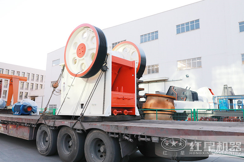 顎式破碎機現場發貨