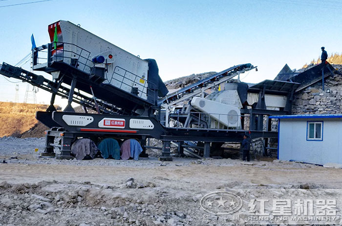 移動式爐渣破碎機作業現場