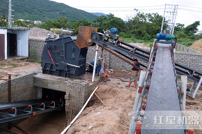 碎石生產(chǎn)線(xiàn)中的反擊式破碎機(jī)