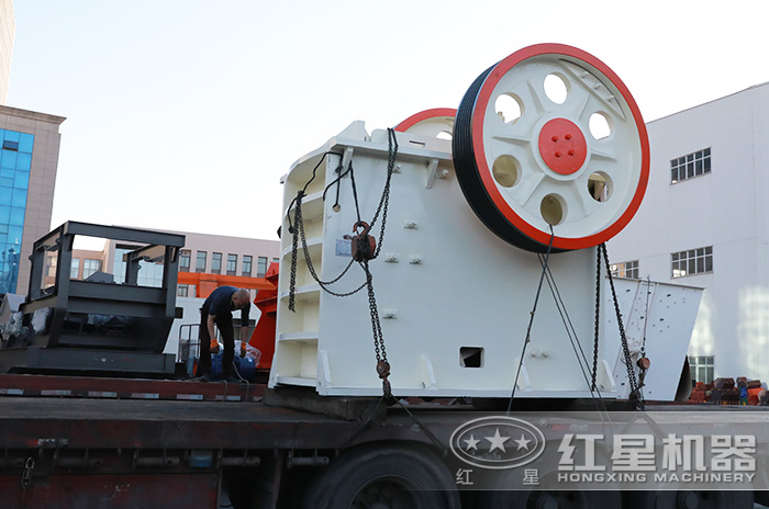 紅星PE系列顎破機裝貨現場
