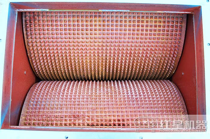 對輥制砂機(jī)內(nèi)部結(jié)構(gòu)圖
