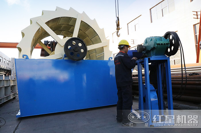 紅星機器專業技術人員現場調試設備