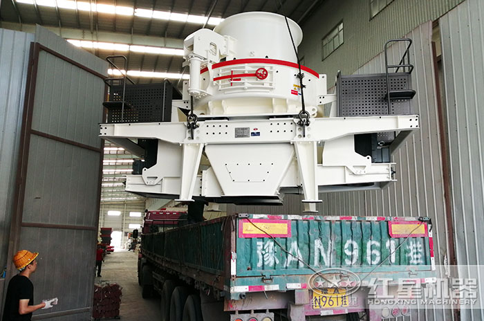 時產200噸左右的環保型制砂機現場發貨