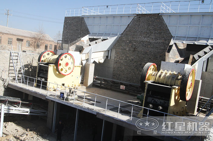 顎式破碎機花崗巖加工現場