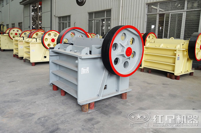 顎式細碎機設備生產車間