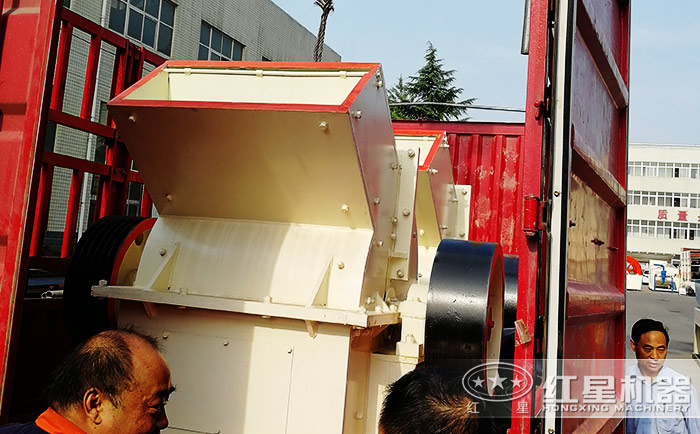 小型錘式破碎機發貨現場