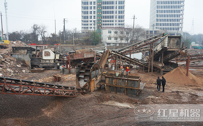 建筑垃圾機器破碎加工現場