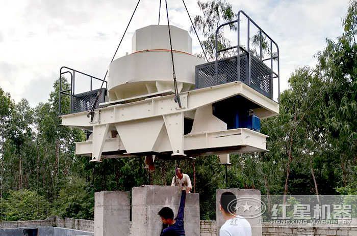 時產100噸石打石制沙機安裝現場