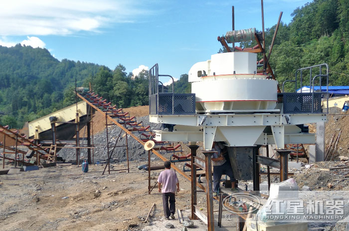 硅石制砂機生產現場圖