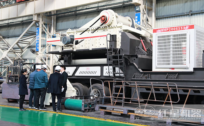 客戶到紅星機器廠區參觀考察設備