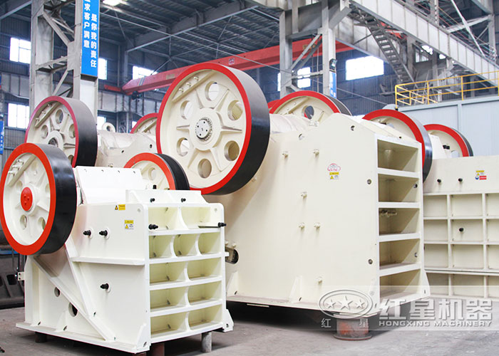 不同型號(hào)大小的鄂式打石機(jī)