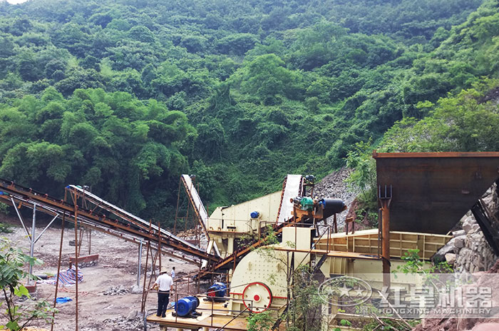 PCZ重錘式破碎設備加工現(xiàn)場