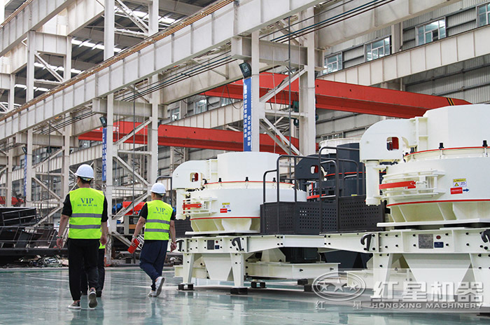 客戶到紅星機器廠區參觀考察設備-制沙設備車間