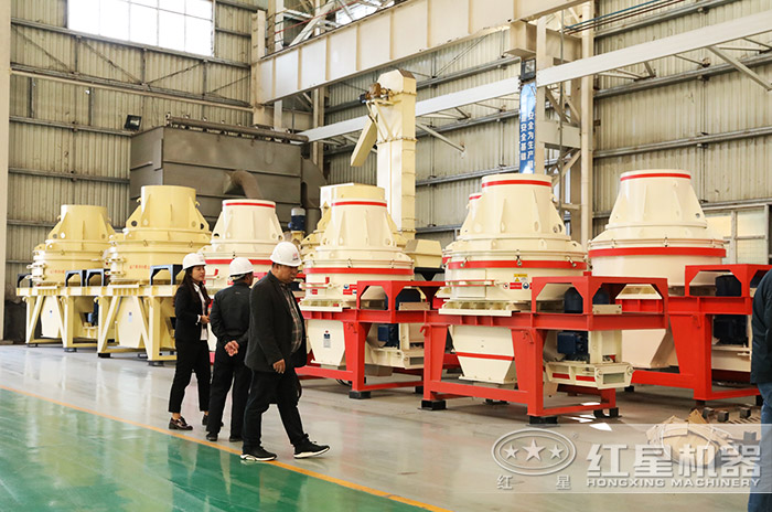 客戶到紅星機器廠區參觀直通沖擊式制砂機