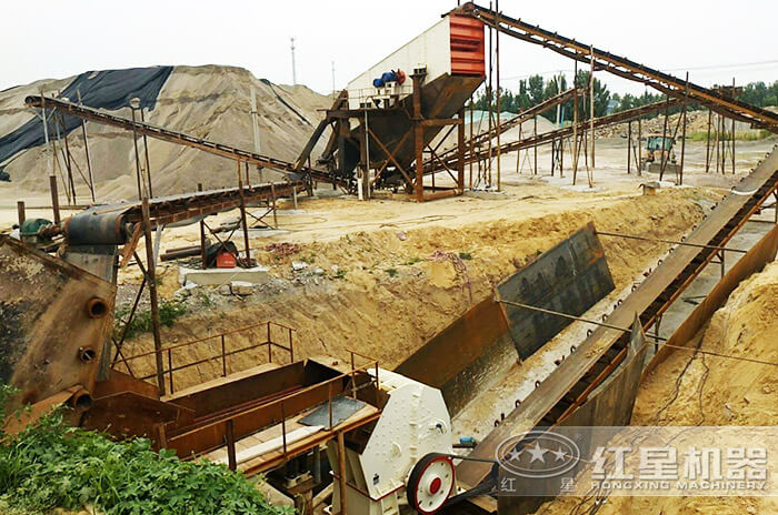 錘式打石機(jī)加工現(xiàn)場