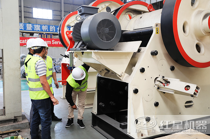 客戶到紅星機器廠區參觀CJ歐版顎破