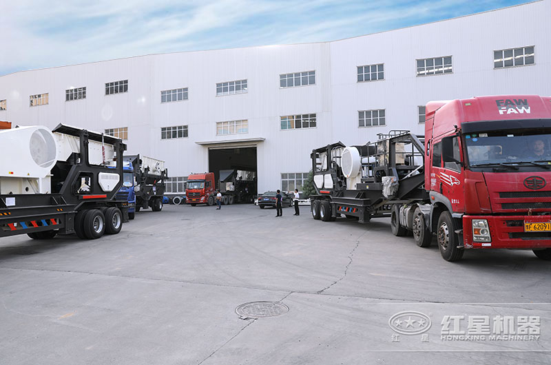 輪胎鄂式移動破碎站發貨現場