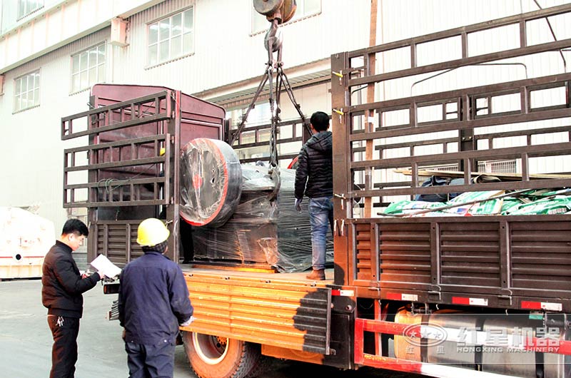 顎式粉碎機發貨現場