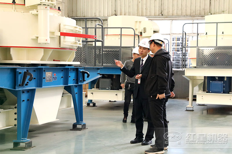 用戶參觀設備現場