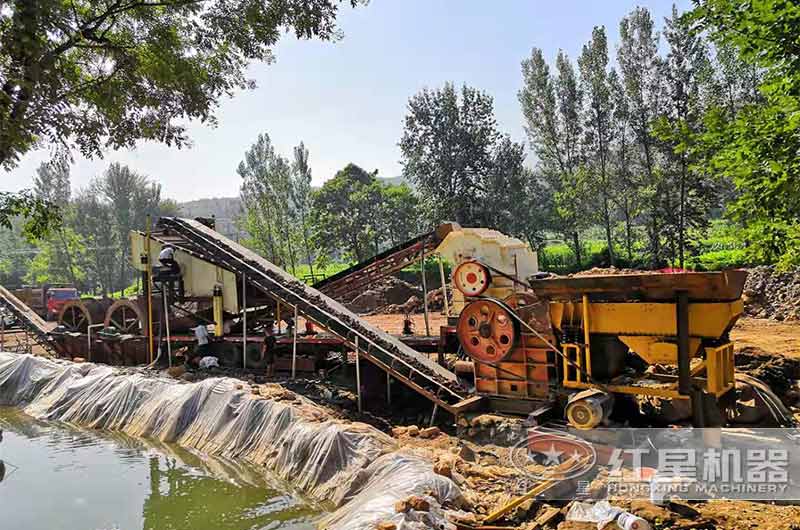 液壓開箱制砂機(jī)加工現(xiàn)場