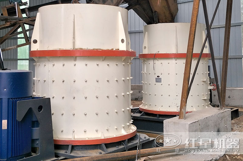 山東客戶復(fù)合式制砂機(jī)作業(yè)現(xiàn)場