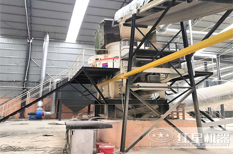 時產300噸石料的制砂機生產現場