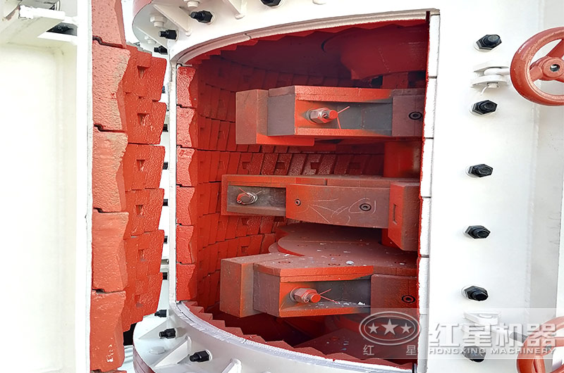 立式破碎機(jī)生產(chǎn)石料產(chǎn)能高，破碎性能強(qiáng)