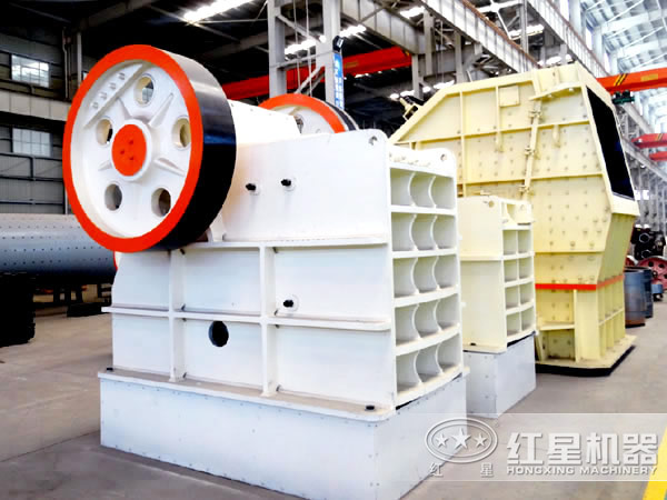 河卵石破碎機設(shè)備生產(chǎn)車間