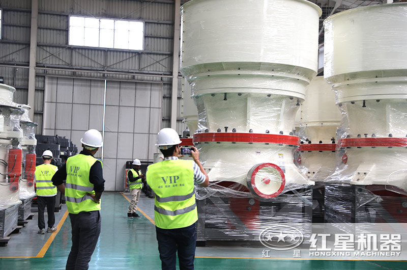 用戶參觀圓錐式破碎制砂機車間現場