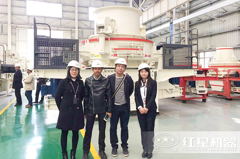 HVI制砂機參觀現場—用戶合影留念