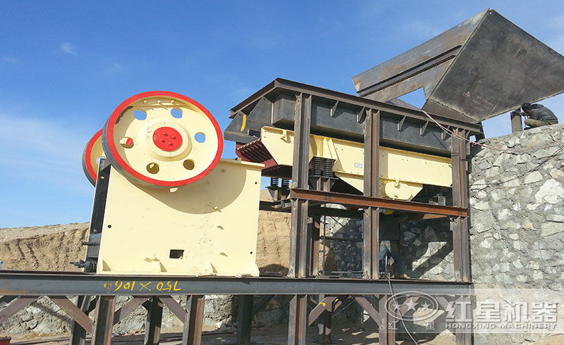 細(xì)顎破碎機(jī)250&times;1200現(xiàn)場(chǎng)